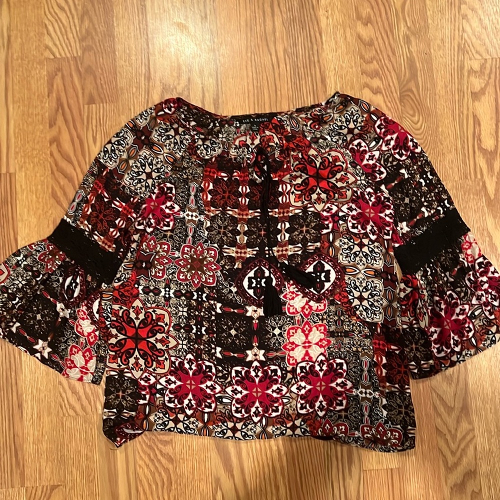 Beautiful Zach & Rachel Small Colorful Bell Sleeve Blouse